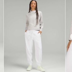 EUC Lululemon Scuba High-Rise Relaxed Jogger. Color White. Size 8